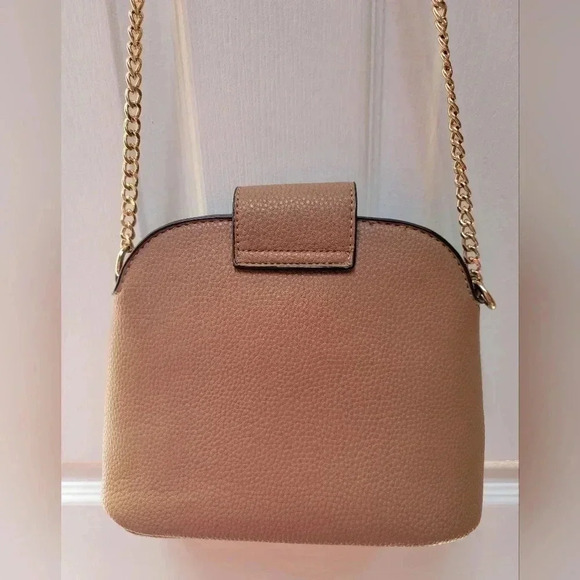 Deluxity Los Angeles Vegan Leather Bag with Gold plated Chain Strap - Picture 3 of 4